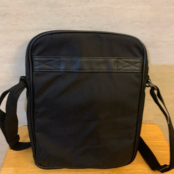 Kenneth Cole Reaction Crossbody Case - Picture 3 of 15